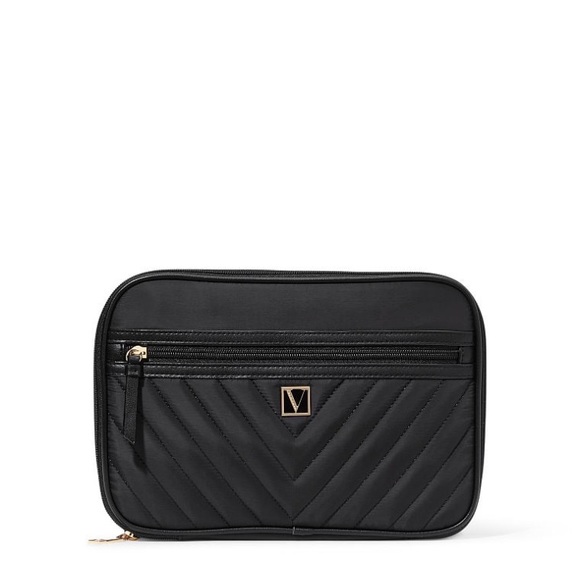 Victoria Secret
The VS Electronic Accessories Case black brand new with tags - Picture 2 of 6